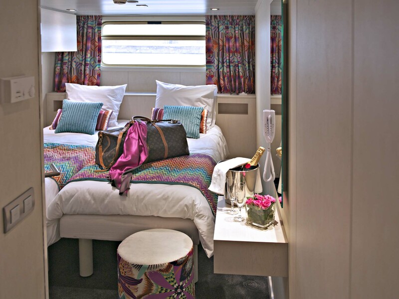 Main Deck - 2 Beds